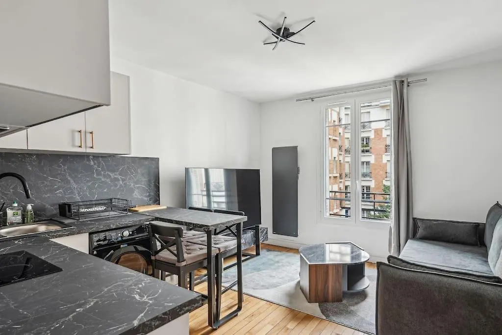 Elegant Tour Eiffel Apartment